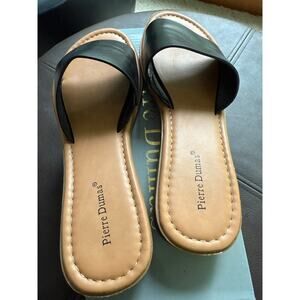 Pierre Dumas Black Flats | Womens Size 7.5 | Sandals